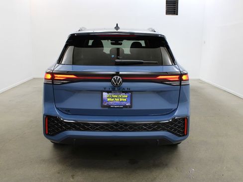 New 2026 Volkswagen Tiguan SE R-Line FWD image 4