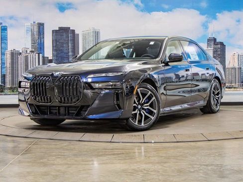 Used 2025 BMW 750e xDrive w/ Executive Package image 2