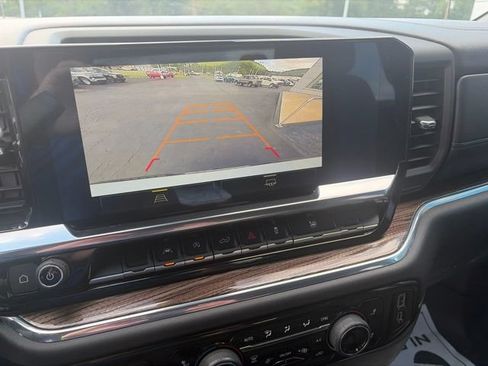 Used 2023 Chevrolet Silverado 1500 LT AWD/4WD image 19