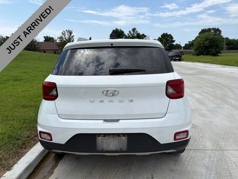 Used 2022 Hyundai Venue SEL w/ Cargo Package FWD image 6