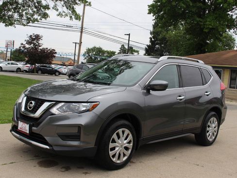 Used 2017 Nissan Rogue S w/ S Appearance Package AWD/4WD image 5
