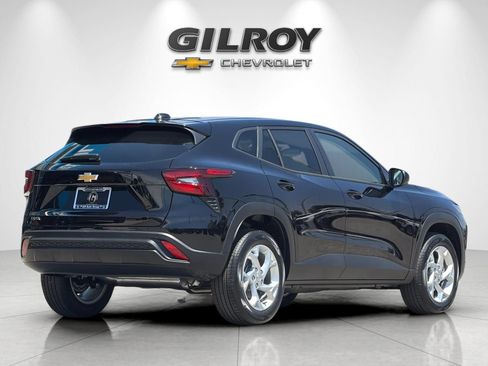 New 2026 Chevrolet Trax LS w/ LS Convenience Package FWD image 3