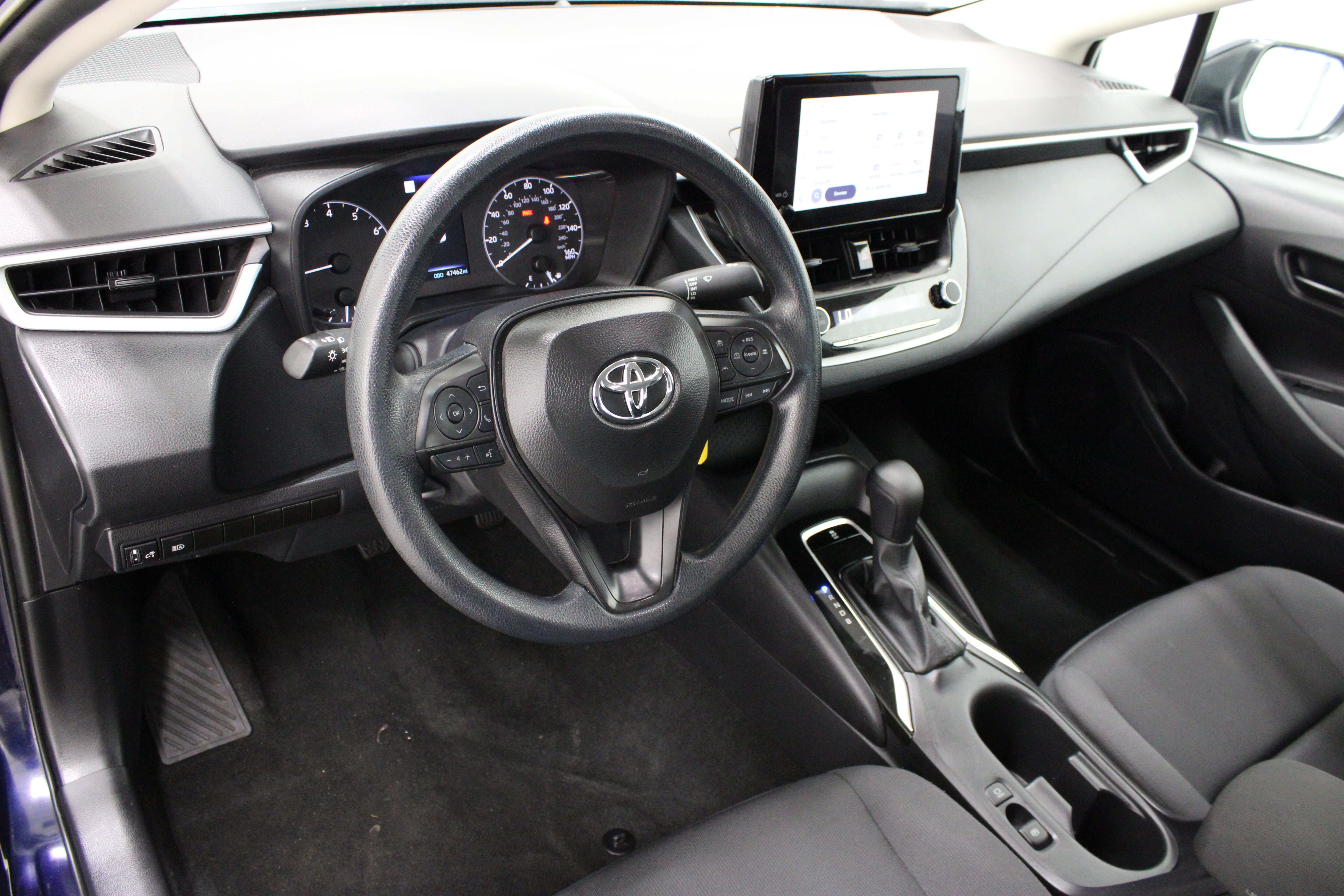 Used 2025 Toyota Corolla LE FWD image 13