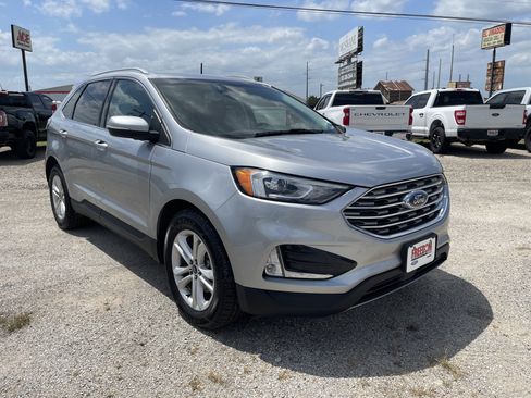 Used 2020 Ford Edge SEL w/ Convenience Package FWD image 2