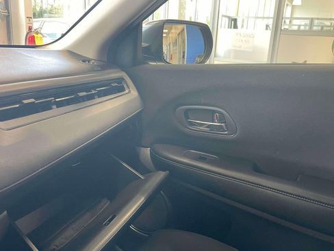 Used 2016 Honda HR-V LX image 27
