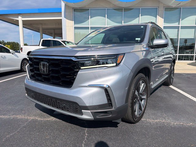 Certified 2023 Honda Pilot Touring image 2