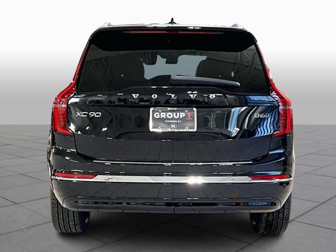 New 2026 Volvo XC90 B6 Plus w/ Protection Package Premier AWD/4WD image 4
