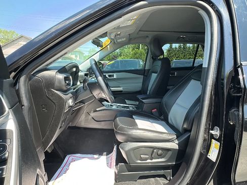 Used 2022 Ford Explorer XLT w/ Equipment Group 202A AWD/4WD image 13