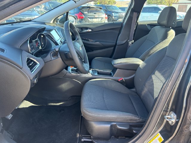Used 2017 Chevrolet Cruze LT FWD image 22