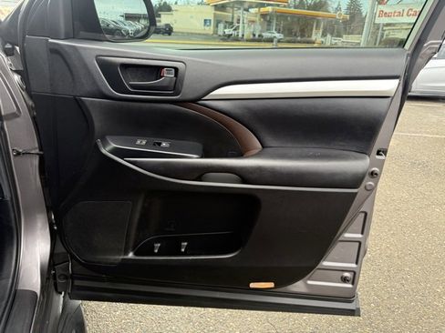 Used 2019 Toyota Highlander Plus image 29