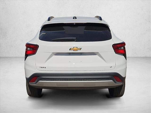 Used 2025 Chevrolet Trax LT w/ LT Convenience Package FWD image 7