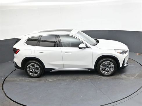 Used 2025 BMW X1 xDrive28i w/ Technology Package image 18