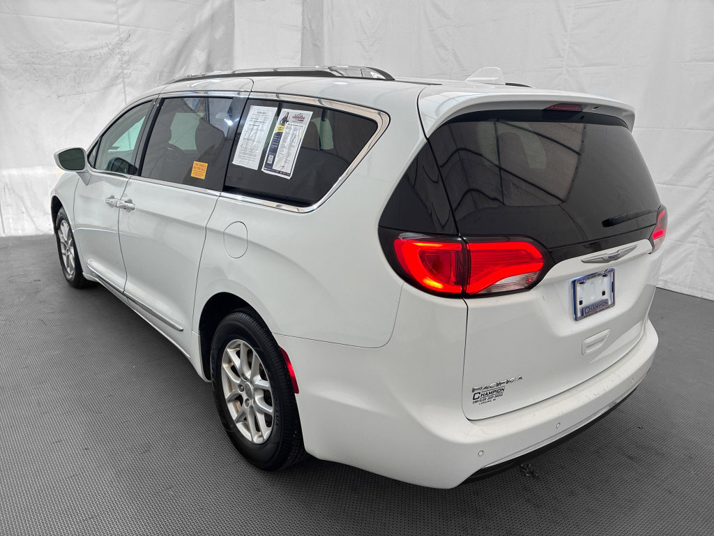 Used 2020 Chrysler Pacifica Touring-L FWD image 4