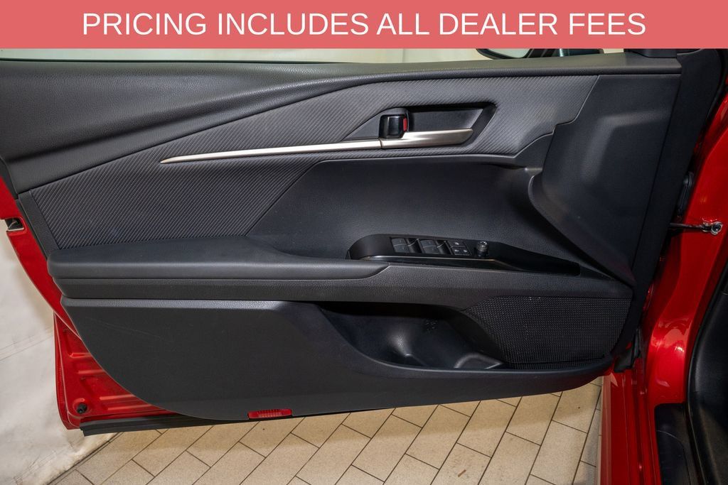 Used 2025 Toyota Camry SE FWD image 11