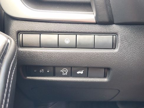 Used 2025 Nissan Rogue SV AWD/4WD image 22