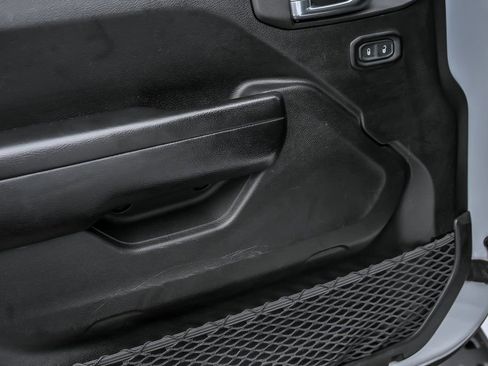 Used 2021 Jeep Wrangler Unlimited Rubicon image 12