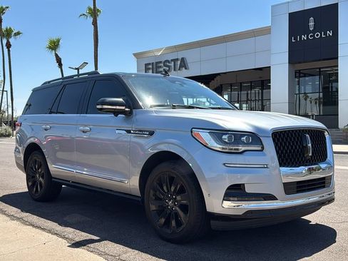 Used 2022 Lincoln Navigator Black Label AWD/4WD image 2
