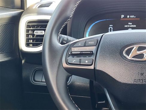 Used 2025 Hyundai Venue Limited image 28