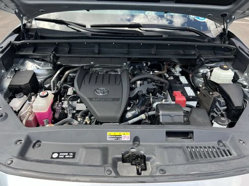 Used 2023 Toyota Highlander XLE FWD image 17