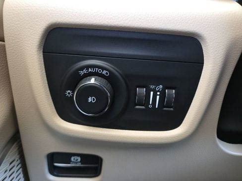 Used 2022 Jeep Grand Cherokee L Limited w/ Luxury Tech Group II AWD/4WD image 61