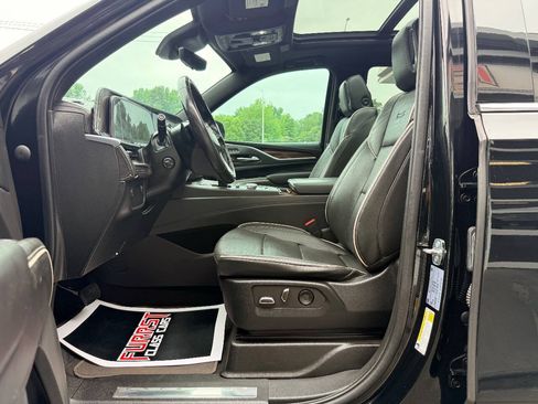 Used 2022 Cadillac Escalade Premium Luxury AWD/4WD image 20