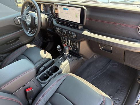 Used 2025 Jeep Wrangler Unlimited Rubicon AWD/4WD image 28