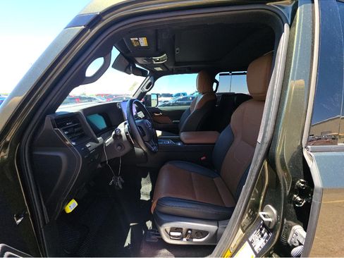 Used 2024 Lexus GX 550 w/ Accessory Package (2T) AWD/4WD image 5