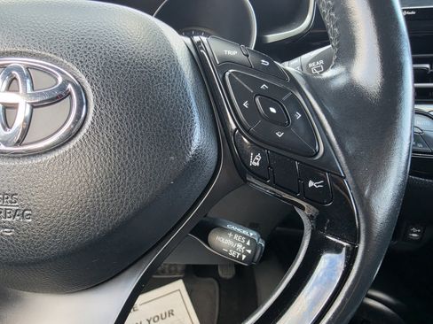 Used 2018 Toyota C-HR XLE FWD image 35