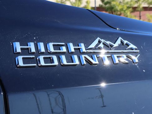 New 2026 Chevrolet Suburban High Country image 6