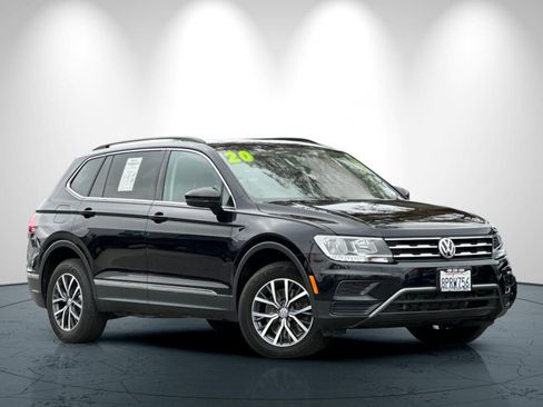 Used 2020 Volkswagen Tiguan SE w/ Panoramic Sunroof Package image 2