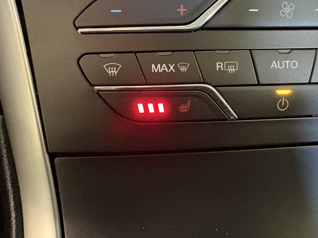 Used 2019 Ford Edge SEL w/ Equipment Group 201A FWD image 19