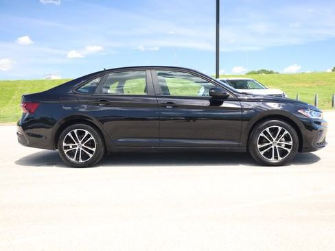 Used 2025 Volkswagen Jetta Sport FWD image 4