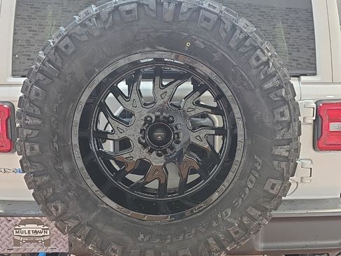 Used 2022 Jeep Wrangler Unlimited Sahara image 14