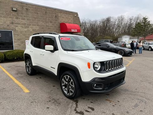 Used 2017 Jeep Renegade Latitude w/ Cold Weather Group AWD/4WD image 3