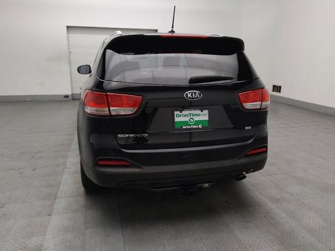 Used 2017 Kia Sorento LX image 6