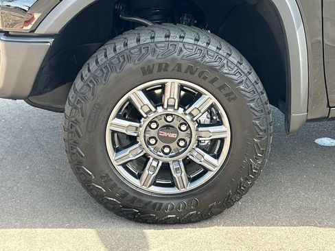 Used 2025 GMC Sierra 1500 AT4X AWD/4WD image 33