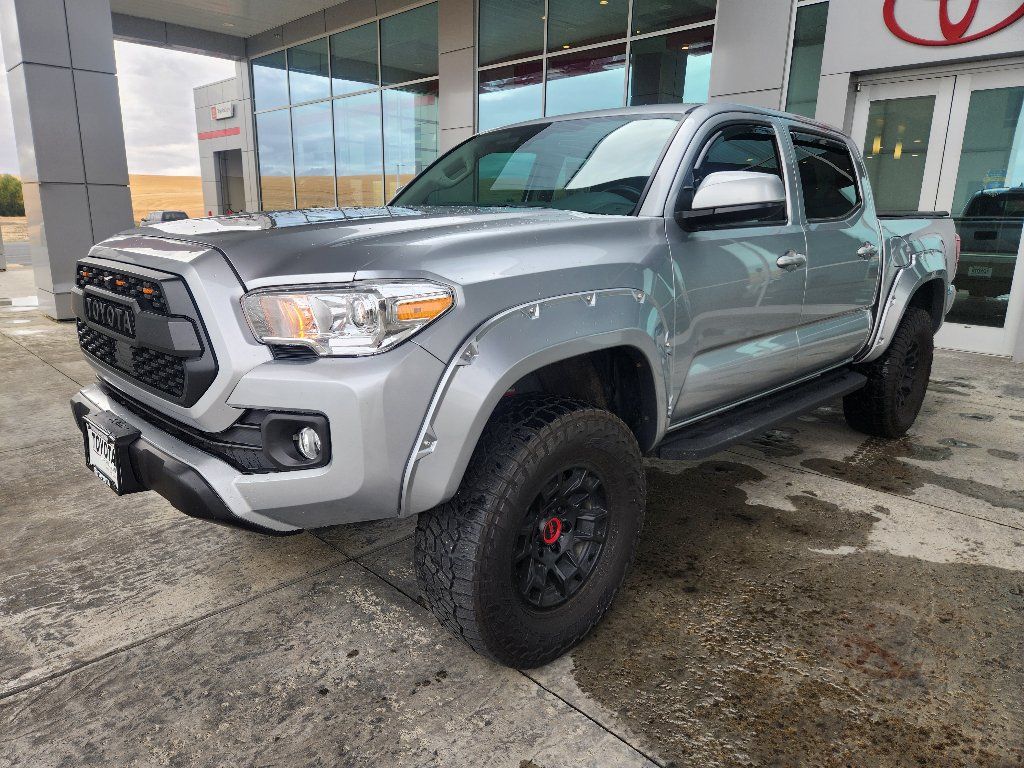 Used 2023 Toyota Tacoma SR AWD/4WD image 3