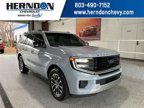Used 2025 Ford Expedition Platinum image 1