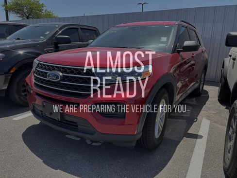 Used 2023 Ford Explorer XLT RWD image 2