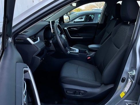 Used 2025 Toyota RAV4 XLE image 10