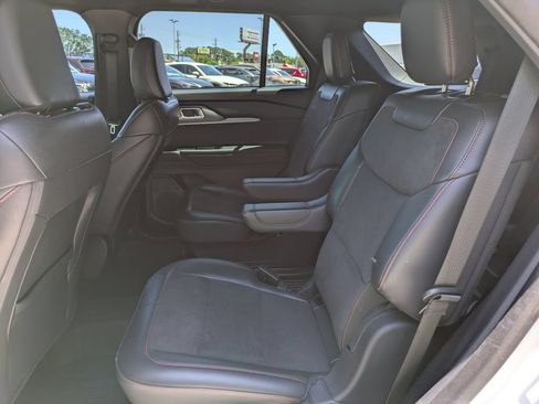 Used 2025 Ford Explorer ST AWD/4WD image 15