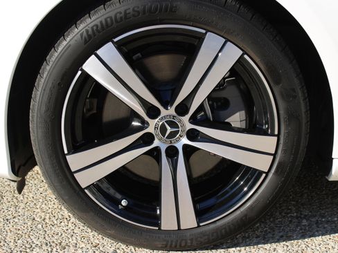 Used 2025 Mercedes-Benz C 300 Sedan image 13