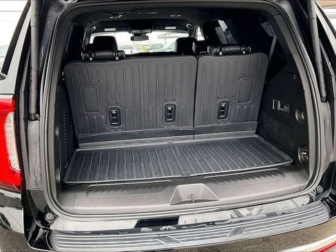 Used 2024 GMC Yukon SLT w/ SLT Luxury Package RWD image 49