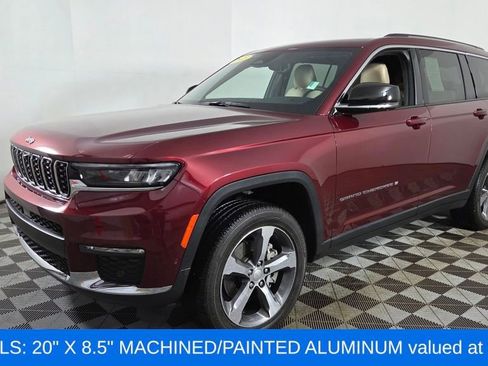 Used 2023 Jeep Grand Cherokee L Limited w/ Luxury Tech Group II image 3