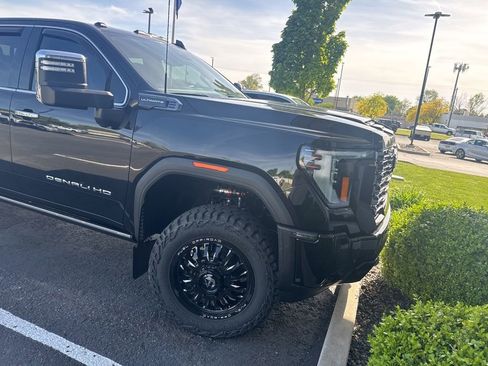 Used 2026 GMC Sierra 3500 Denali Ultimate AWD/4WD image 7