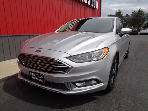 Used 2018 Ford Fusion SE w/ Equipment Group 201A image 10