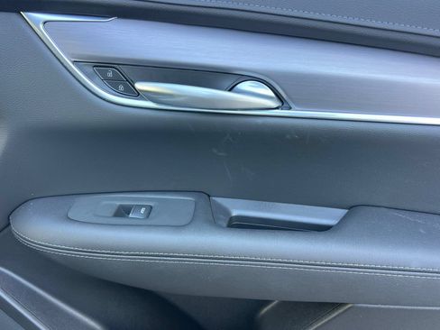 Used 2025 Cadillac XT5 Luxury w/ LPO, Floor Liner Package FWD image 21