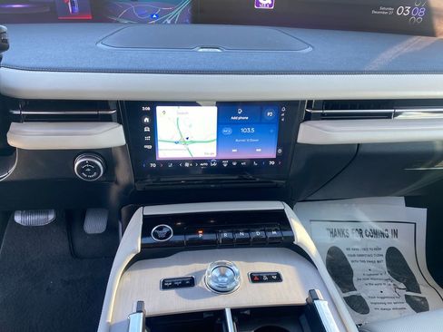 Used 2025 Lincoln Navigator Reserve image 19