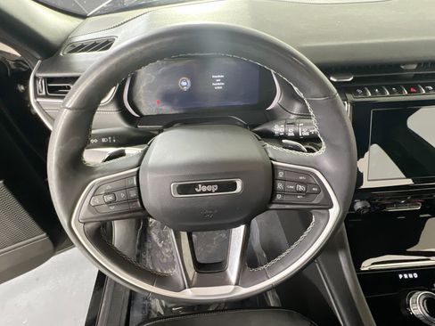 Used 2023 Jeep Grand Cherokee Altitude image 11