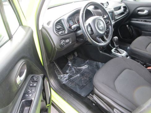 Used 2018 Jeep Renegade Altitude image 12